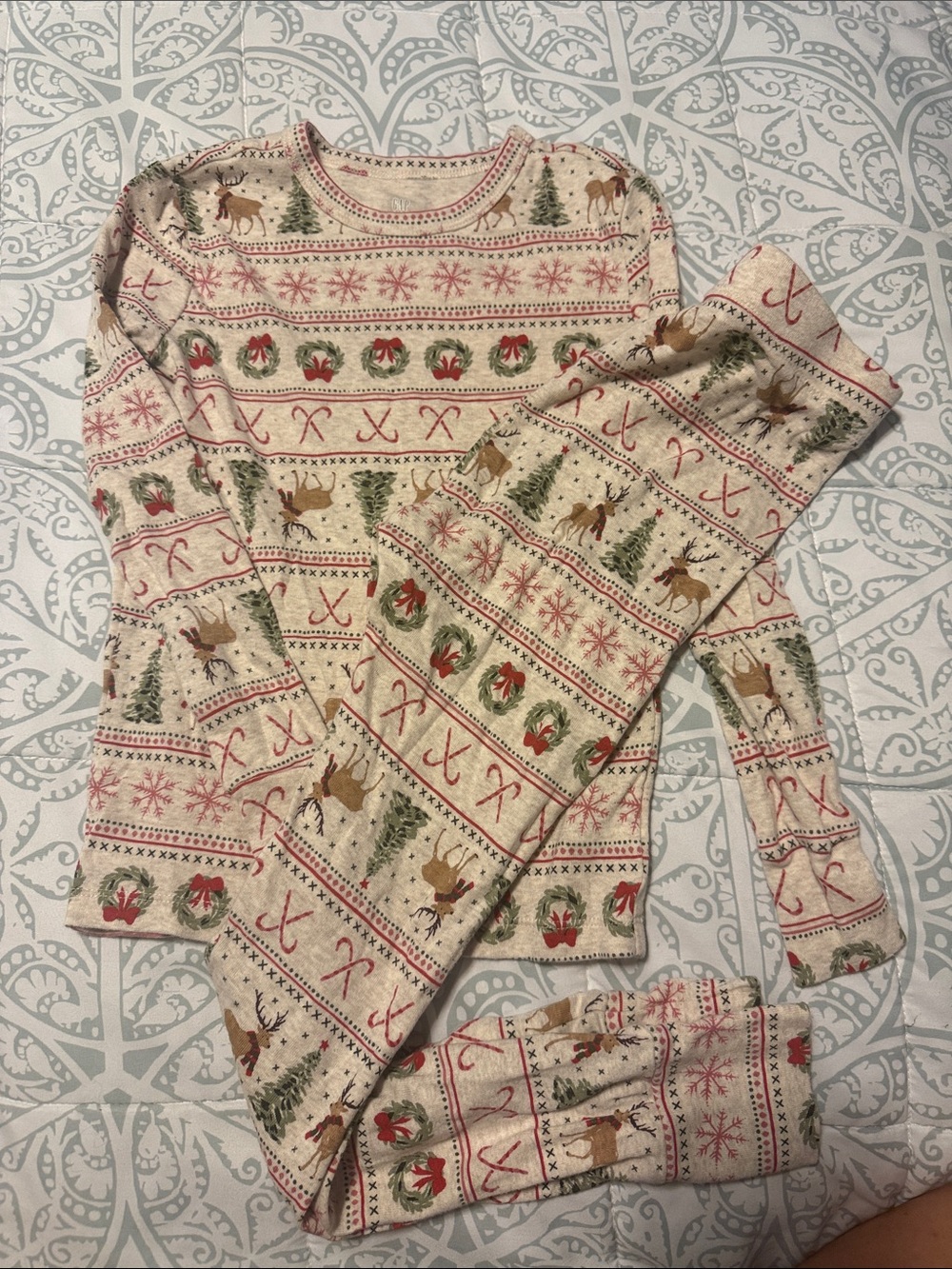 GAP Cream Holiday Reindeer & Wreath Pajama Set